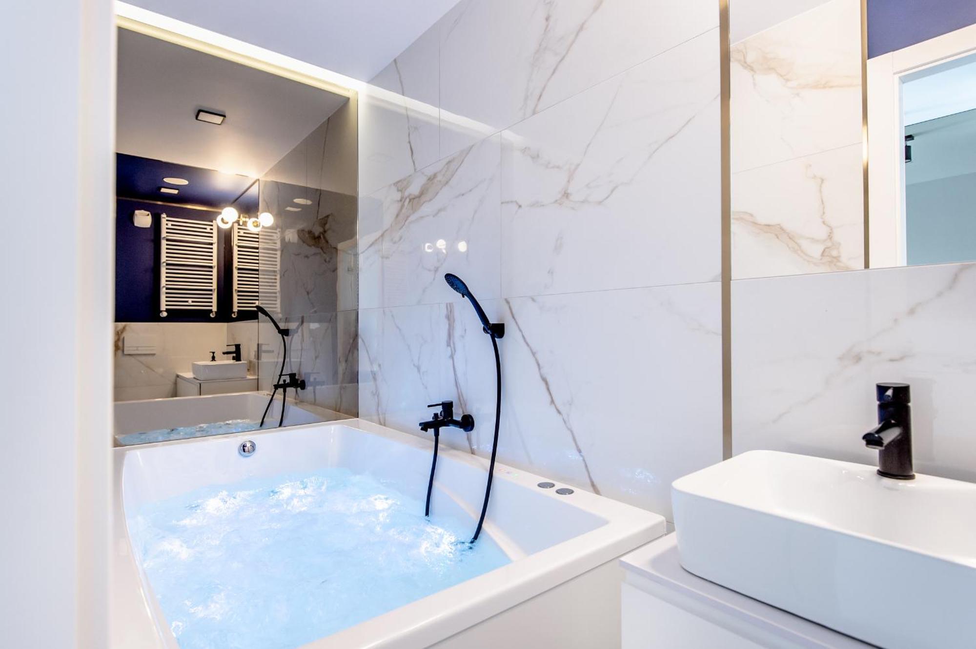Super-Apartamenty Vip Jacuzzi III Poznan Bagian luar foto