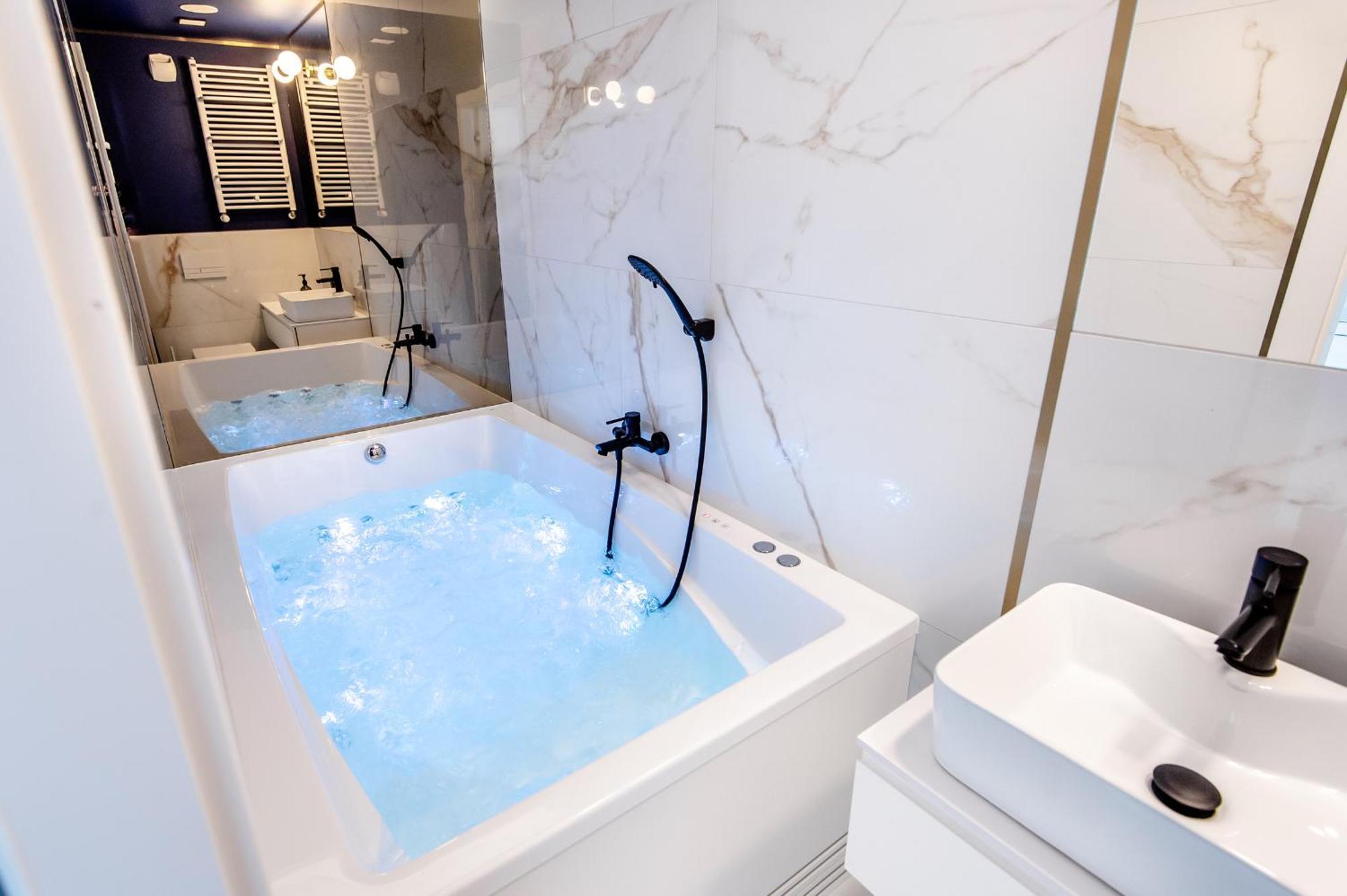 Super-Apartamenty Vip Jacuzzi III Poznan Bagian luar foto