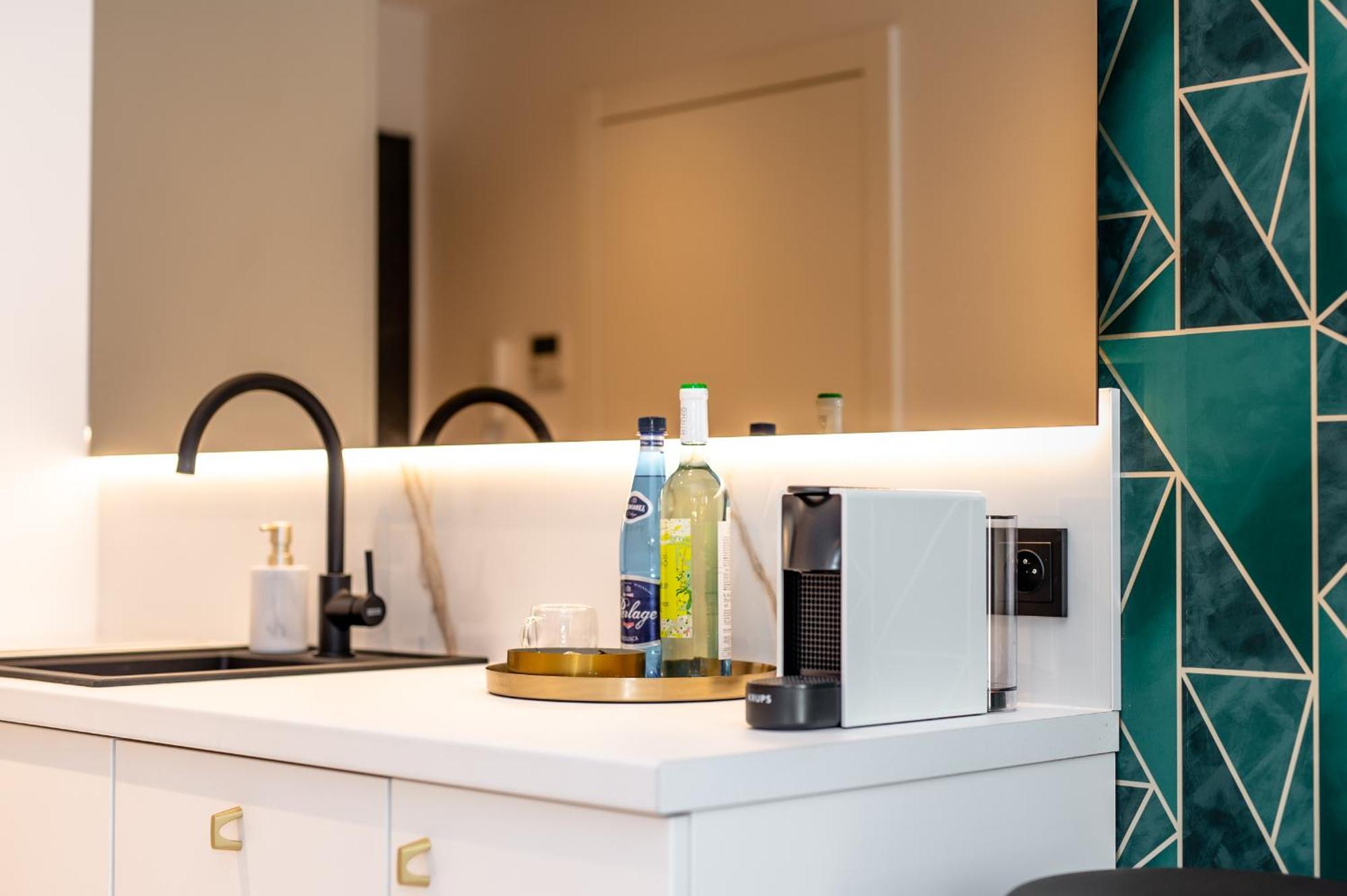 Super-Apartamenty Vip Jacuzzi III Poznan Bagian luar foto
